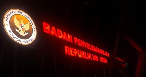 Keberhasilan PT Mega Cipta Visual Memasang Huruf Timbul Ikonik untuk Badan Penyelenggara Haji RI (Demo) Huruf Timbul BPH